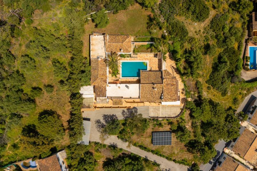Villa in Benahavis Centro Benahavis | 8-bed | €2.00M
