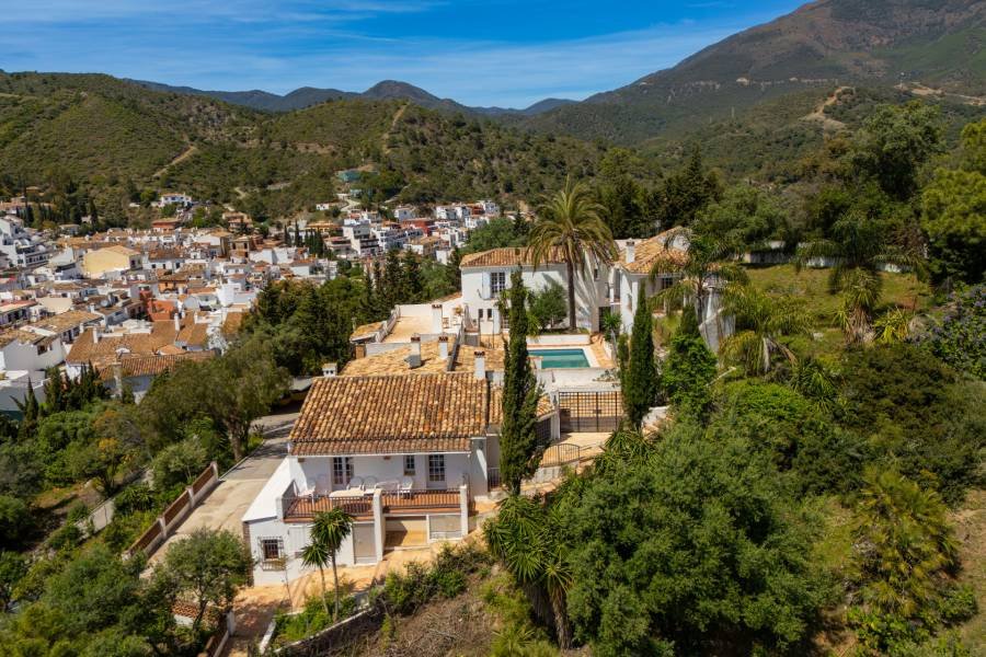 Villa in Benahavis Centro Benahavis | 8-bed | €2.00M