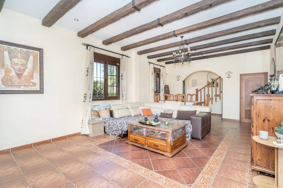 Villa in Altos de Estepona Estepona | 8-bed | €2.75M
