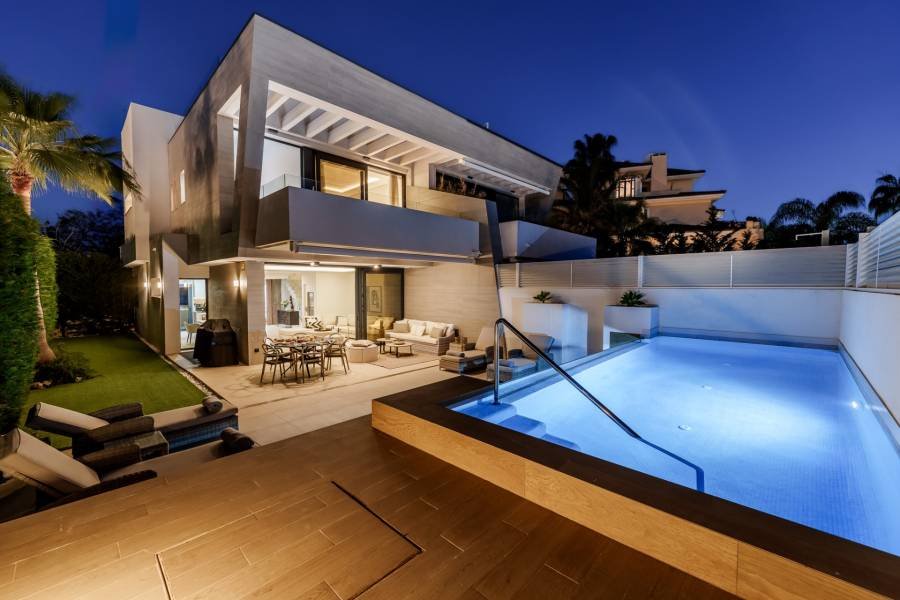 Semi Detached House in Marbella - Puerto Banus Marbella | 5-bed | €2.59M