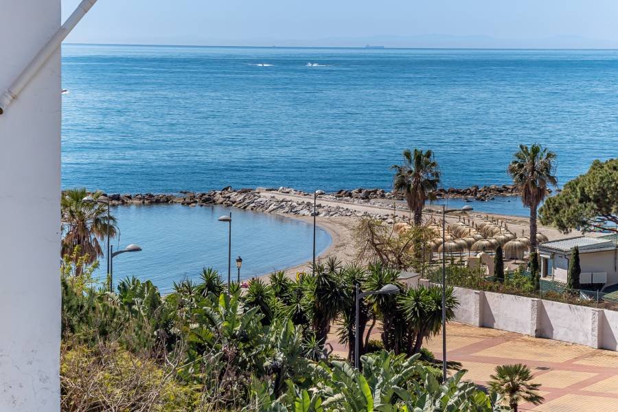 Apartment in Marbella - Puerto Banus Marbella | 3-bed | €1.39M