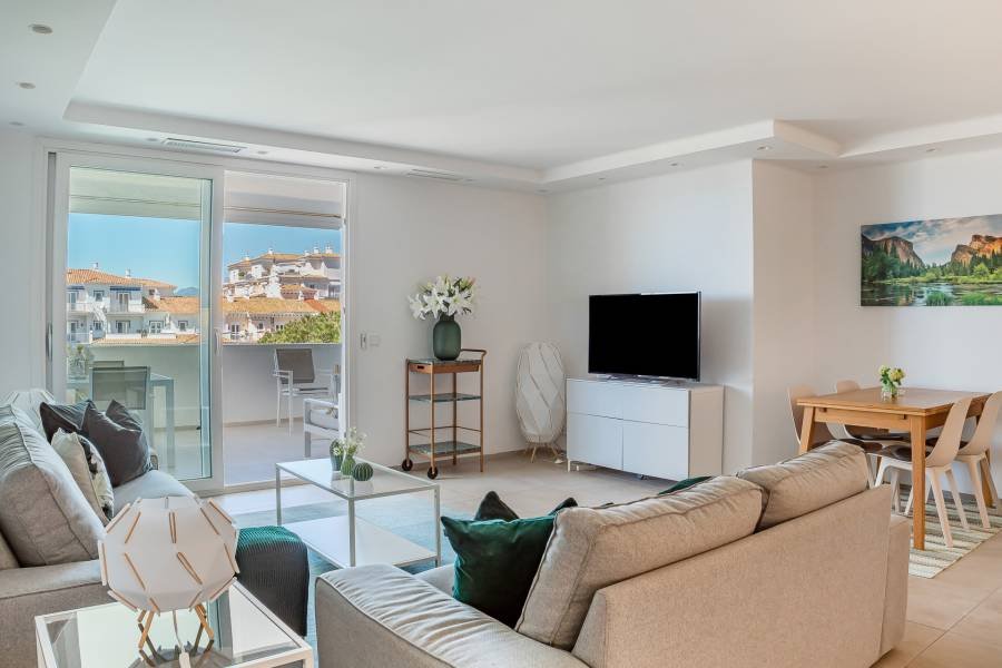 Apartment in Marbella - Puerto Banus Marbella | 3-bed | €1.39M