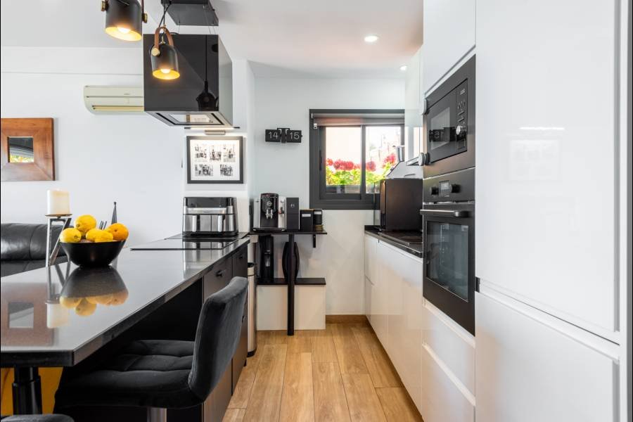 Apartment в Las Gaviotas  - Carvajal, Fuengirola | 3 спален | €0.70M