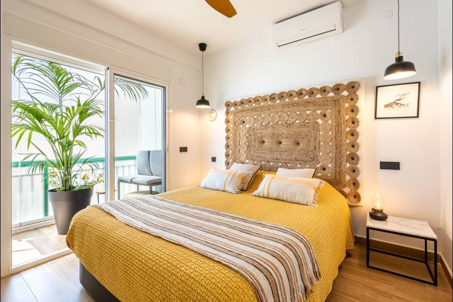Apartment в Las Gaviotas  - Carvajal, Fuengirola | 3 спален | €0.70M