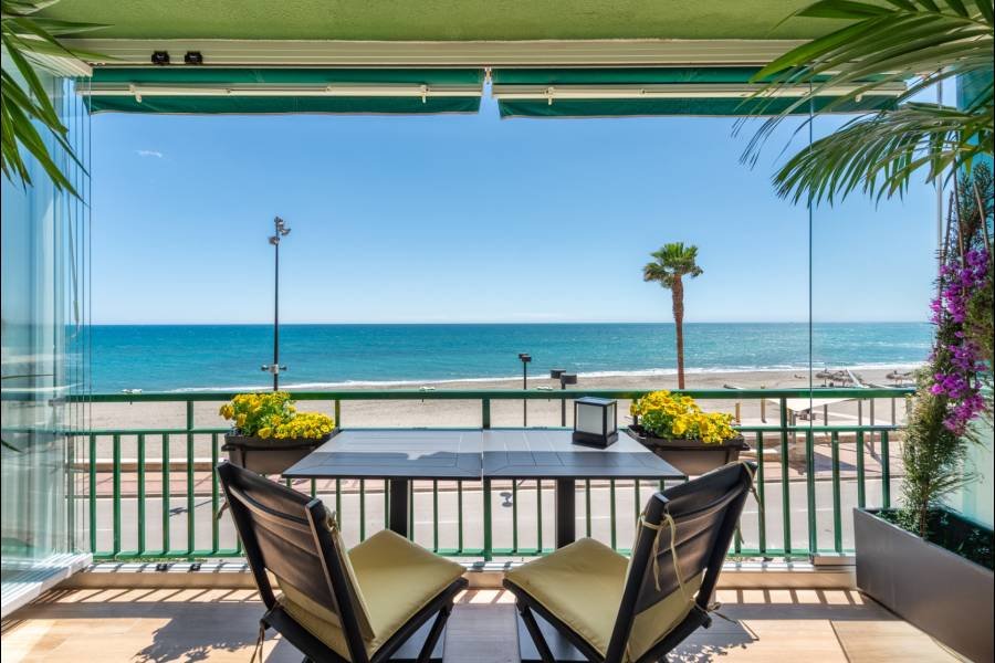 Apartment в Las Gaviotas  - Carvajal, Fuengirola | 3 спален | €0.70M