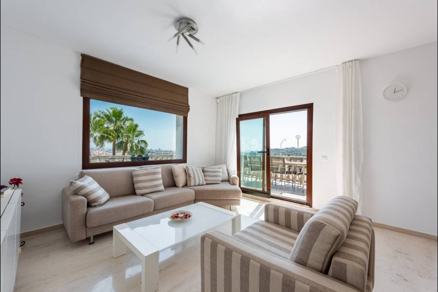 Villa в Cerros del Aguila, Mijas Costa | 3 спален | €0.68M