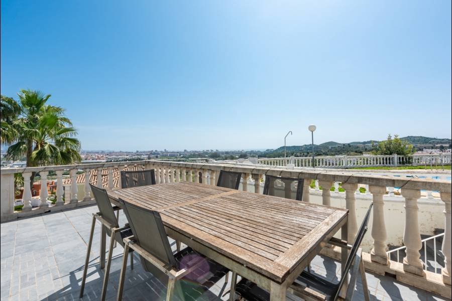Villa в Cerros del Aguila, Mijas Costa | 3 спален | €0.68M