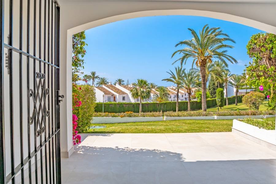 Ground Floor Apartment в Nueva Andalucia, Marbella | 3 спален | €0.88M