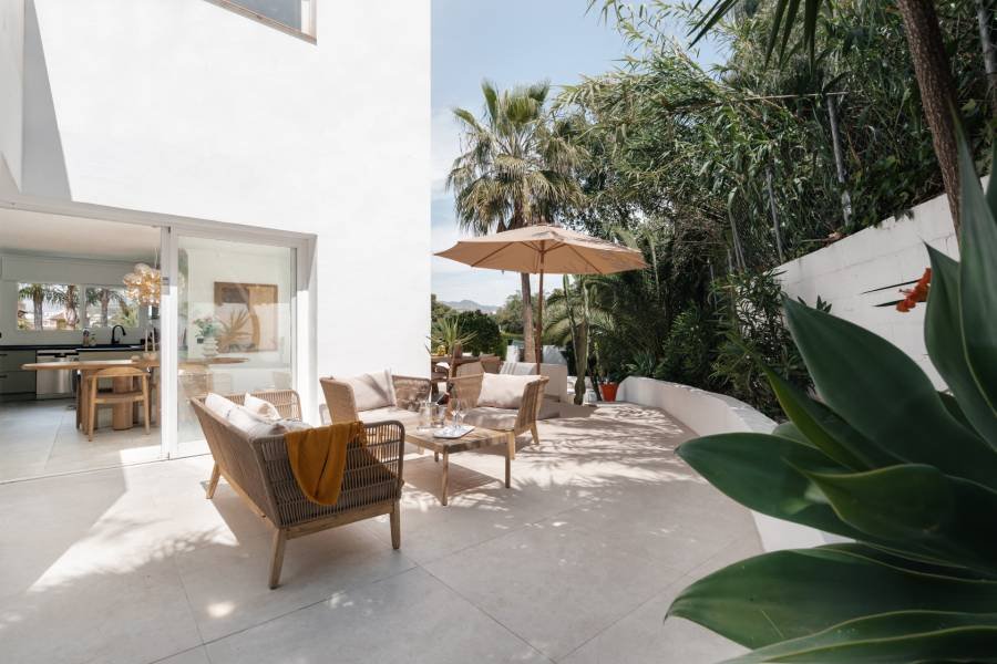 Semi Detached House в Estepona East, Estepona | 4 спален | €0.79M