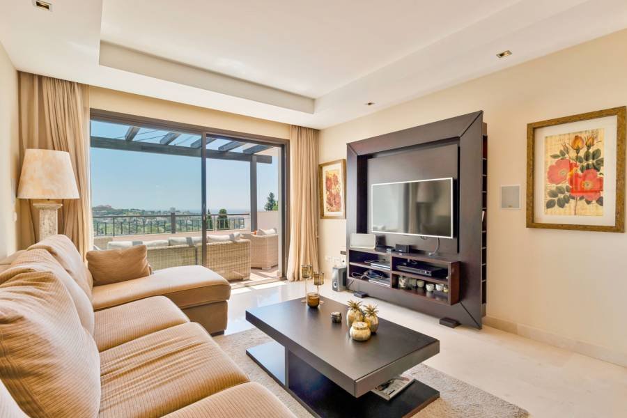 Duplex Penthouse в La Quinta Suites, Benahavis | 2 спален | €0.60M