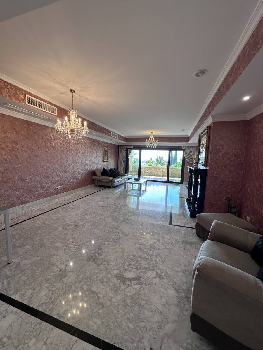 Apartment in Marbella Golden Mile Marbella | 4-bed | €2.10M