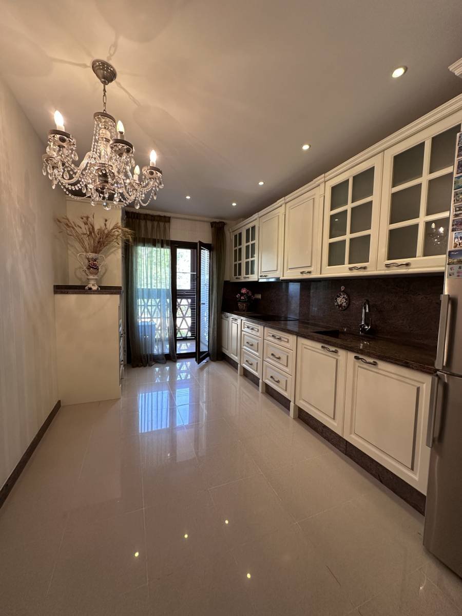 Apartment in Marbella Golden Mile Marbella | 4-bed | €2.10M