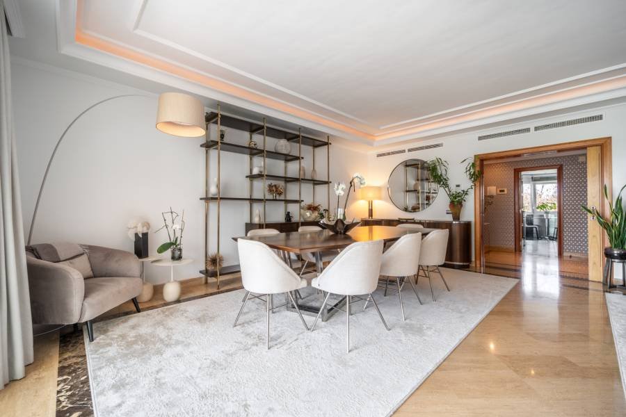 Apartment in Marbella - Puerto Banus Marbella | 3-bed | €2.30M
