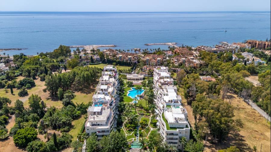 Apartment in Marbella - Puerto Banus Marbella | 3-bed | €2.30M