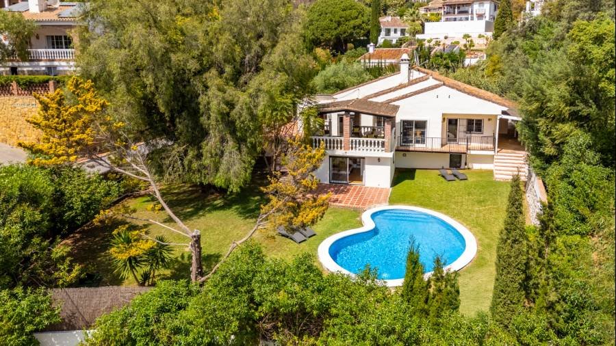 Villa in Marbella Este Marbella | 4-bed | €1.19M