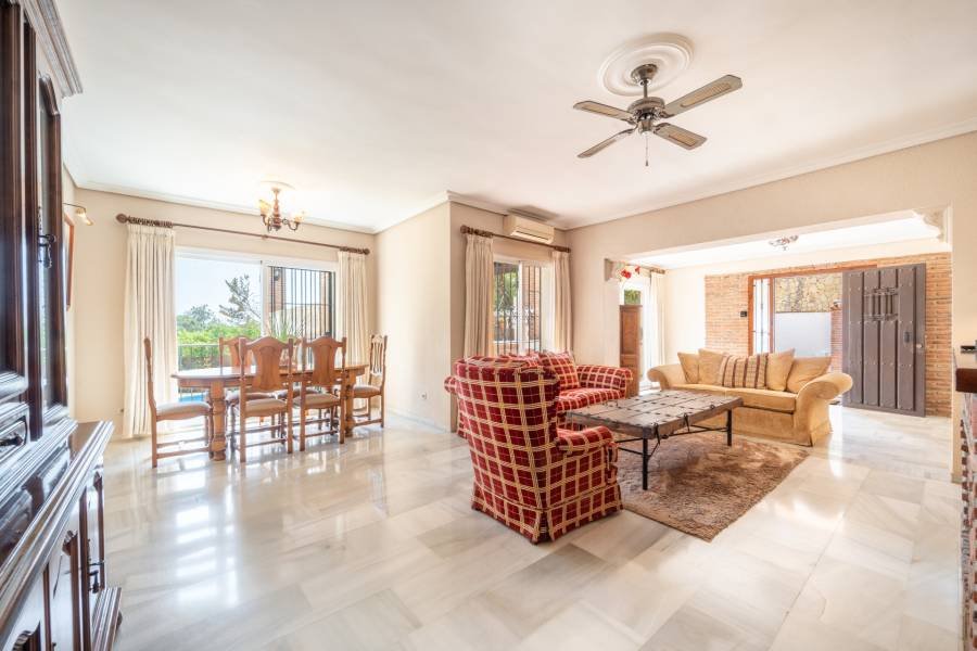 Villa in Marbella Este Marbella | 4-bed | €1.19M