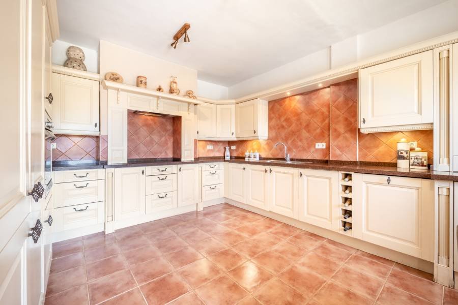 Villa in Marbella Este Marbella | 4-bed | €1.19M
