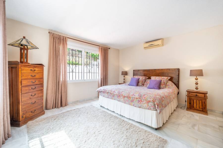 Villa in Marbella Este Marbella | 4-bed | €1.19M