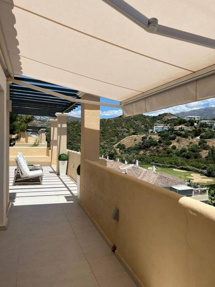 Penthouse in La Quinta Benahavis | 4-bed | €0.80M