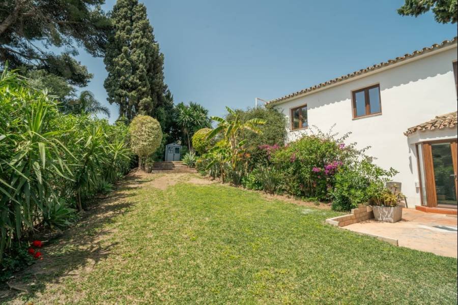 Villa in San Pedro Playa San Pedro de Alcantara | 8-bed | €3.50M