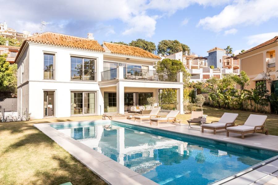 Villa in Los Arqueros Benahavis | 4-bed | €3.90M
