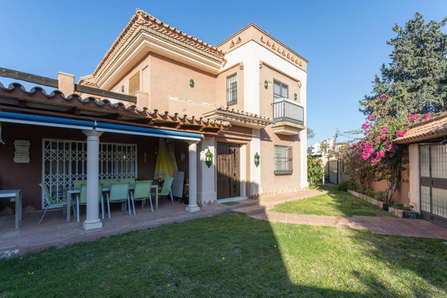 Villa in Las Petunias San Pedro de Alcantara | 4-bed | €1.55M