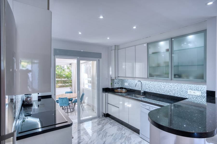 Ground Floor Apartment in Marbella Golden Mile Marbella | 2-bed | €0.70M