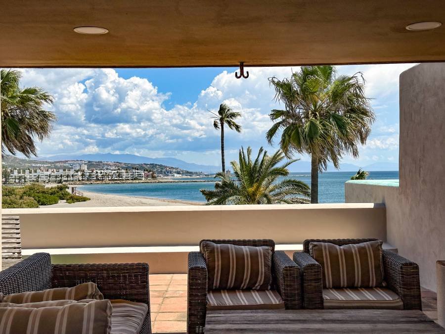 Semi Detached House in Sotogrande Costa Sotogrande | 4-bed | €2.20M