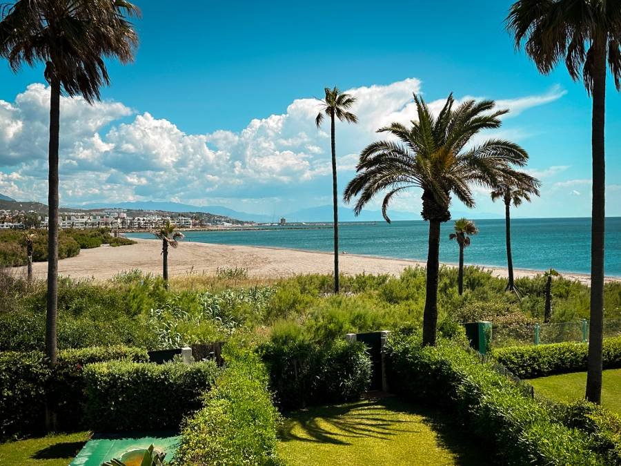 Semi Detached House in Sotogrande Costa Sotogrande | 4-bed | €2.20M