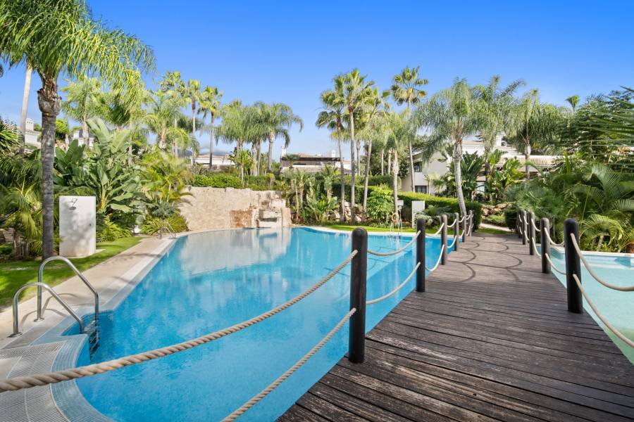 Villa in Marbella Golden Mile Marbella | 6-bed | €3.25M