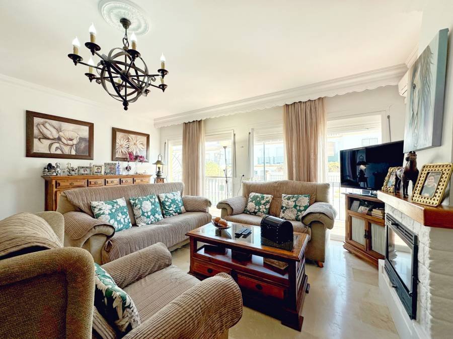 Town House в Estepona Town, Estepona | 3 спален | €0.54M