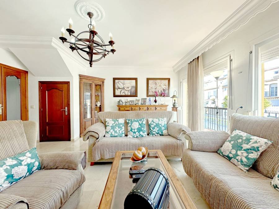 Town House в Estepona Town, Estepona | 3 спален | €0.54M