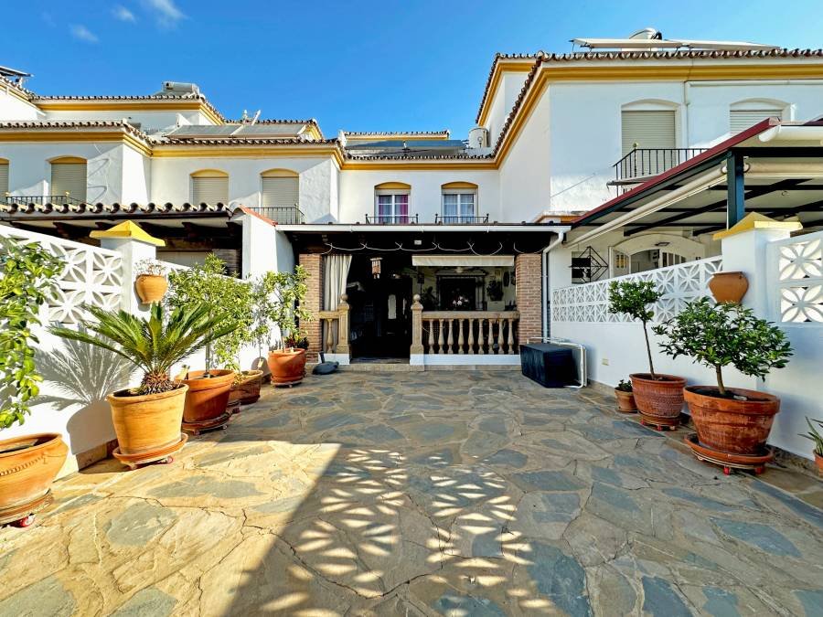 Town House в Estepona Town, Estepona | 3 спален | €0.54M