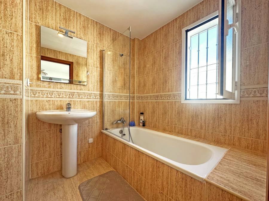 Town House в Estepona East, Estepona | 3 спален | €0.66M