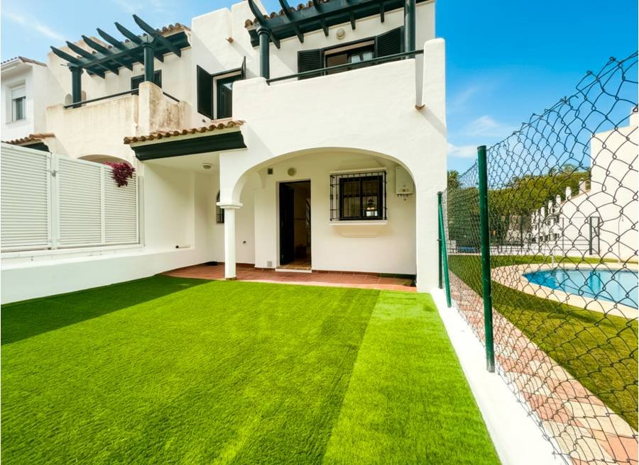 Town House в Los Hidalgos, Manilva | 3 спален | €0.56M