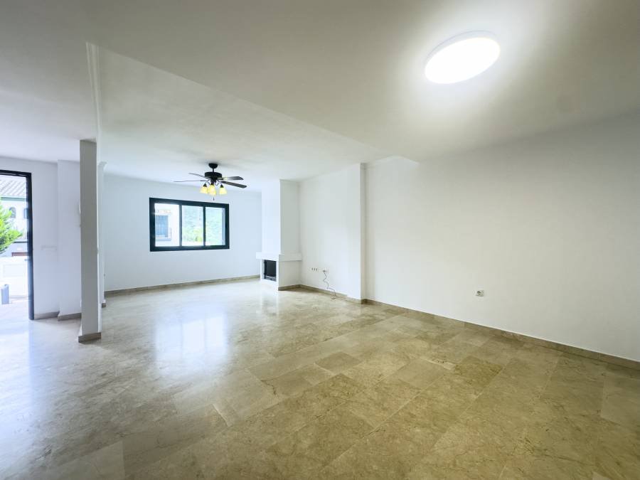 Town House в Los Hidalgos, Manilva | 3 спален | €0.56M