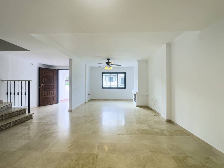 Town House в Los Hidalgos, Manilva | 3 спален | €0.56M