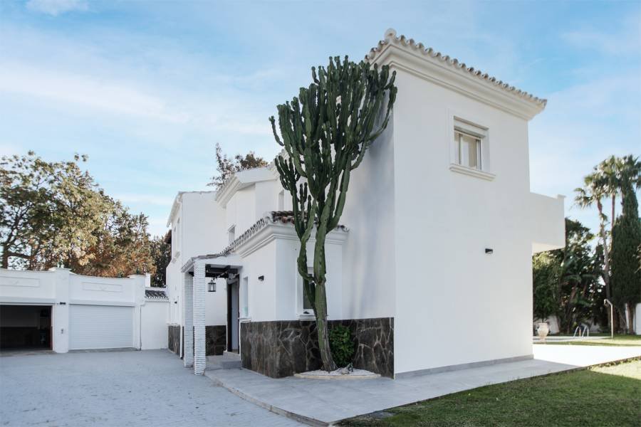 Villa in Nueva Andalucia Marbella | 4-bed | €2.85M