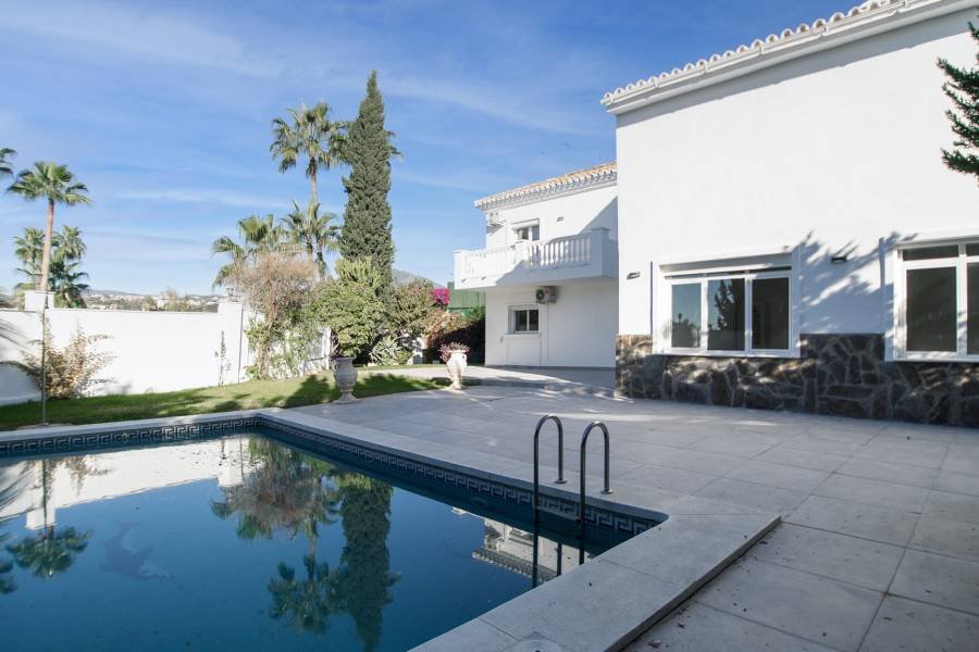 Villa in Nueva Andalucia Marbella | 4-bed | €2.85M