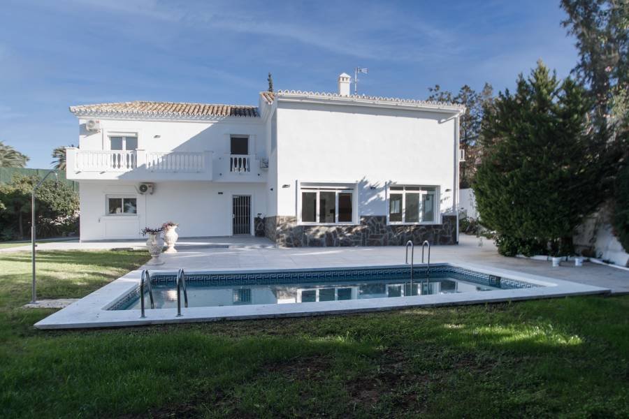 Villa in Nueva Andalucia Marbella | 4-bed | €2.85M