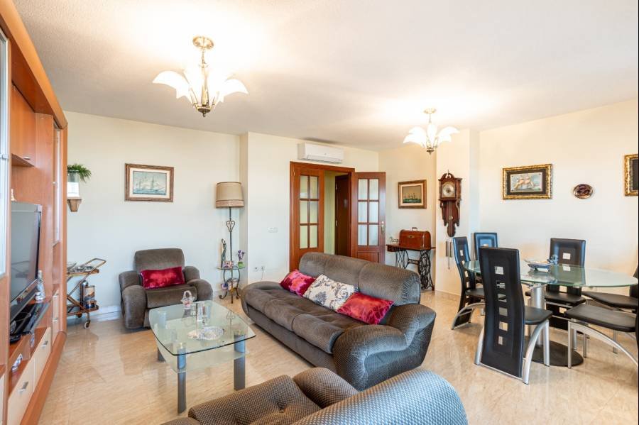 Apartment в Fuengirola Puerto, Fuengirola | 3 спален | €0.60M