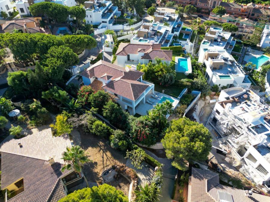 Villa in Marbella Este Marbella | 5-bed | €3.50M