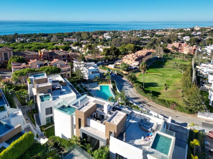 Villa in Marbella Este Marbella | 5-bed | €3.50M