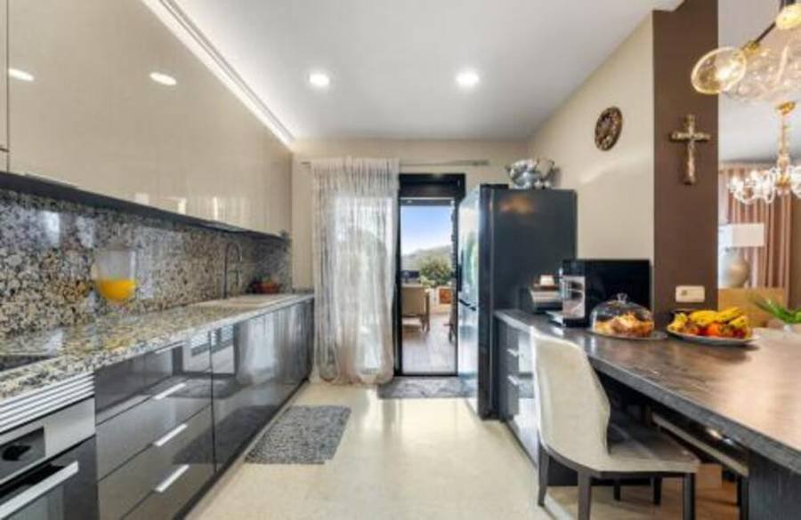 Ground Floor Apartment в Los Capanes del Golf, Benahavis | 5 спален | €1.00M