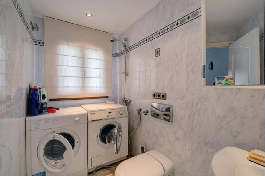 Villa in Estepona East Estepona | 5-bed | €2.40M