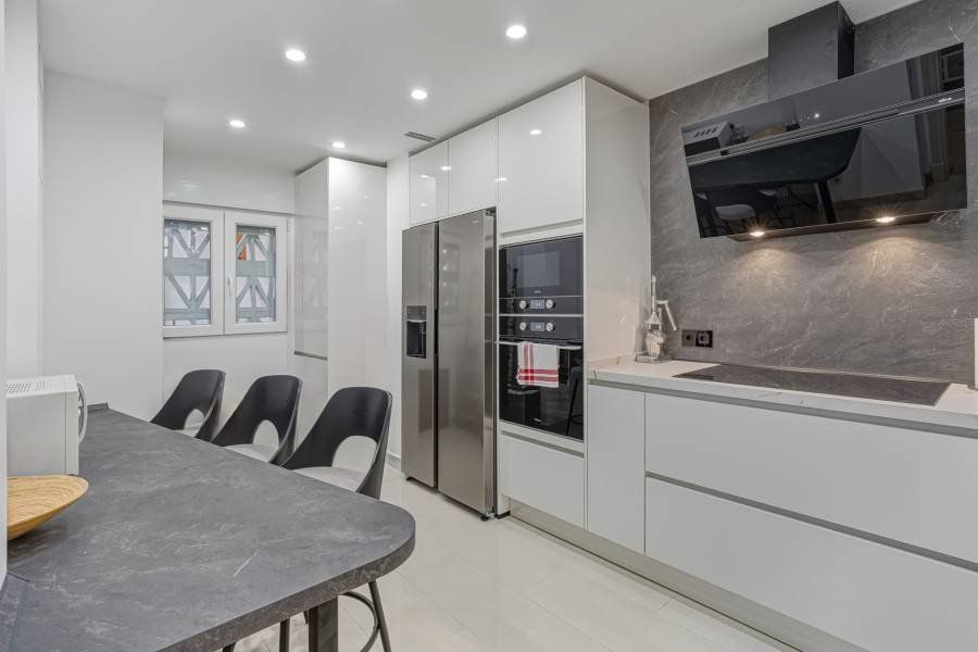 Apartment in Marbella Golden Mile Marbella | 3-bed | €1.70M