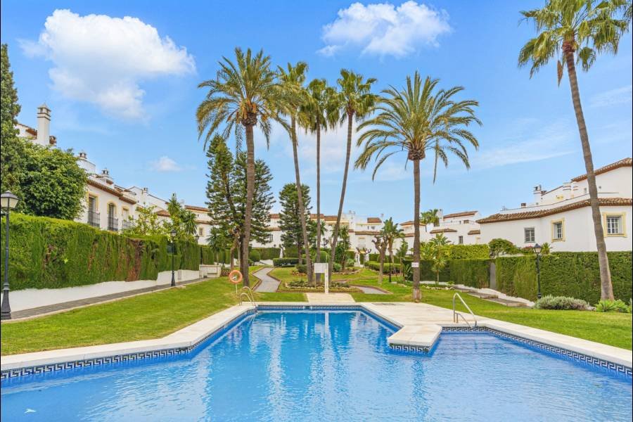 Town House в Estepona East, Estepona | 3 спален | €0.60M