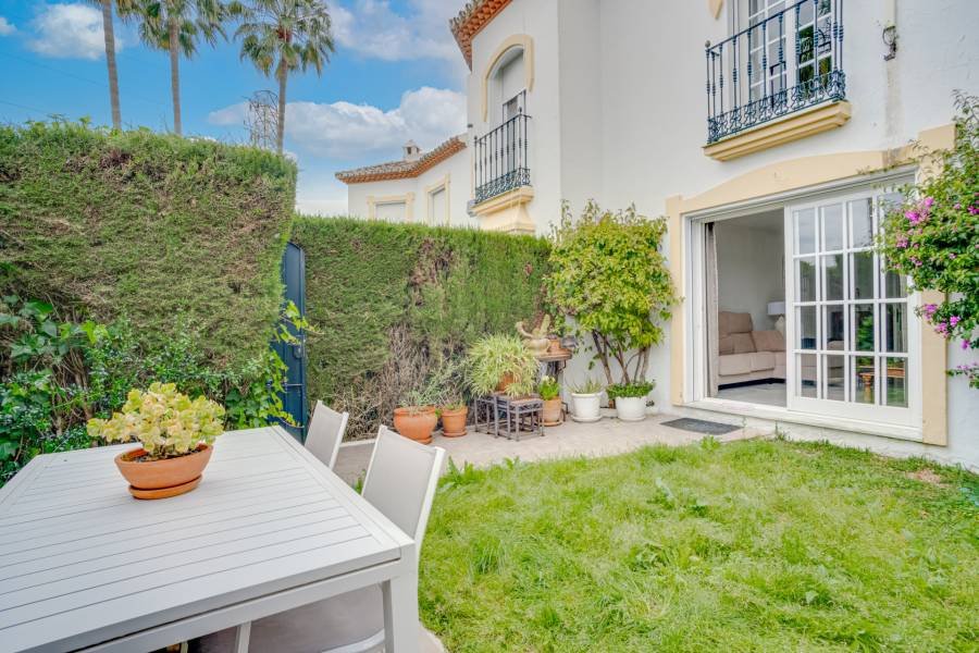 Town House в Estepona East, Estepona | 3 спален | €0.60M