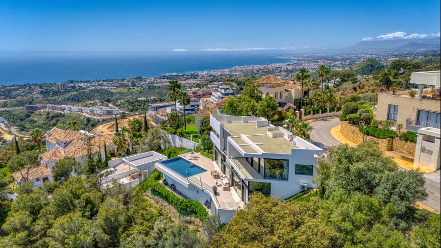 Villa in Marbella Este Marbella | 5-bed | €4.00M