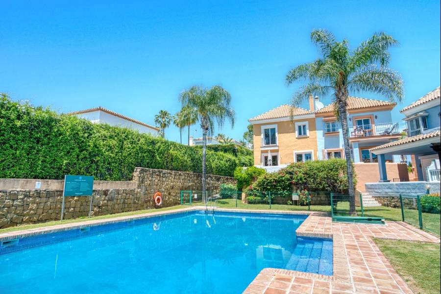 Town House в Nueva Andalucia, Marbella | 2 спален | €0.75M